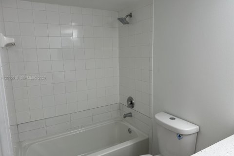 Copropriété à louer à Coconut Creek, Floride: 1 chambre, 72.28 m2 № 2384905 - photo 20