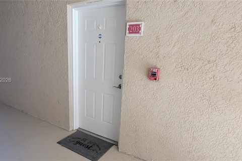 Copropriété à louer à Coconut Creek, Floride: 1 chambre, 72.28 m2 № 2384905 - photo 4