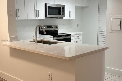 Copropriété à louer à Coconut Creek, Floride: 1 chambre, 72.28 m2 № 2384905 - photo 21
