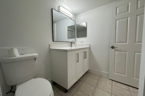 Copropriété à louer à Coconut Creek, Floride: 1 chambre, 72.28 m2 № 2384905 - photo 15