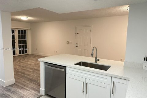 Copropriété à louer à Coconut Creek, Floride: 1 chambre, 72.28 m2 № 2384905 - photo 7