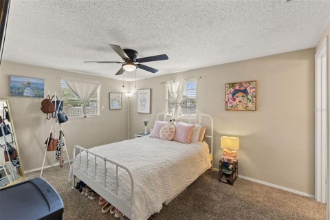 House in Tampa, Florida 5 bedrooms, 212.93 sq.m. № 2200062 - photo 18