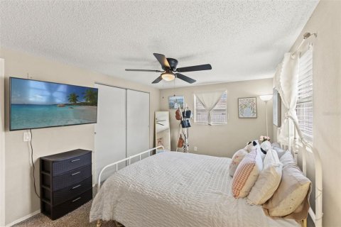 House in Tampa, Florida 5 bedrooms, 212.93 sq.m. № 2200062 - photo 19