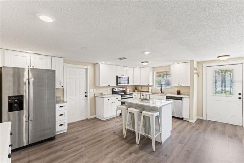 House in Tampa, Florida 5 bedrooms, 212.93 sq.m. № 2200062 - photo 12