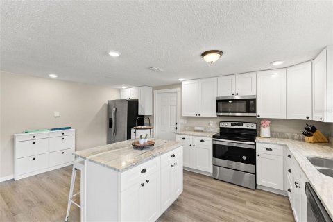 House in Tampa, Florida 5 bedrooms, 212.93 sq.m. № 2200062 - photo 16