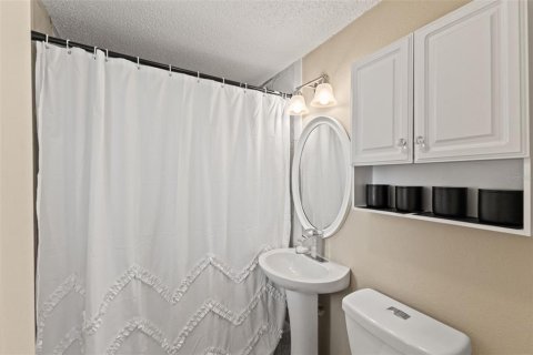 House in Tampa, Florida 5 bedrooms, 212.93 sq.m. № 2200062 - photo 20