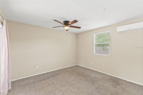 House in Tampa, Florida 5 bedrooms, 212.93 sq.m. № 2200062 - photo 25
