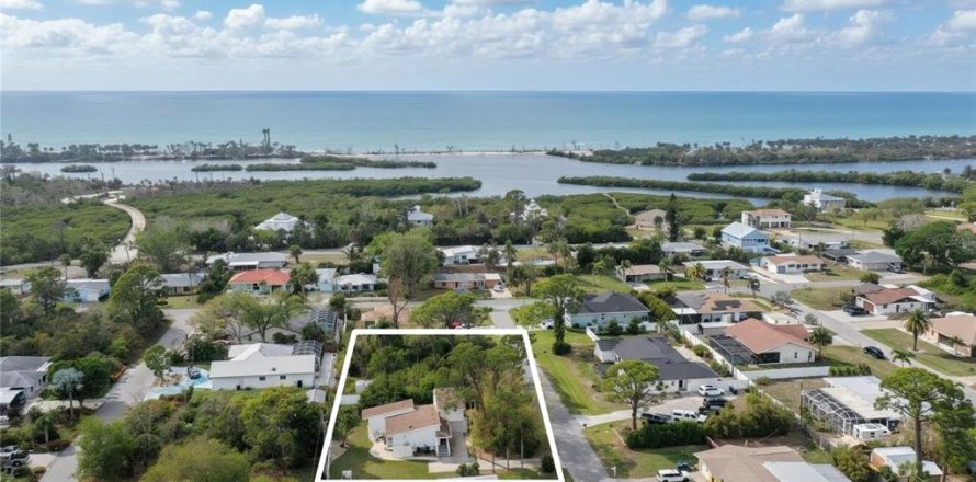 House in Venice, Florida 3 bedrooms, 126.63 sq.m. № 2091905