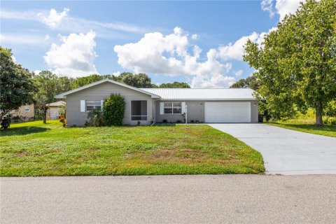 House in Lake Placid, Florida 3 bedrooms, 130.81 sq.m. № 2370137