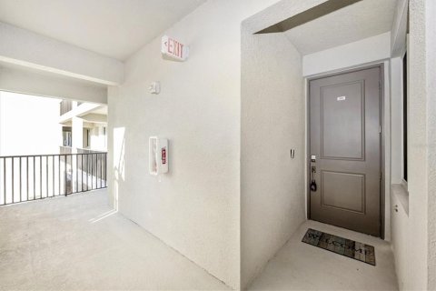 Condominio en alquiler en Venice, Florida, 2 dormitorios, 107.21 m2 № 2112302 - foto 3