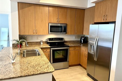 Condo in Hollywood, Florida, 2 bedrooms  № 2044502 - photo 5