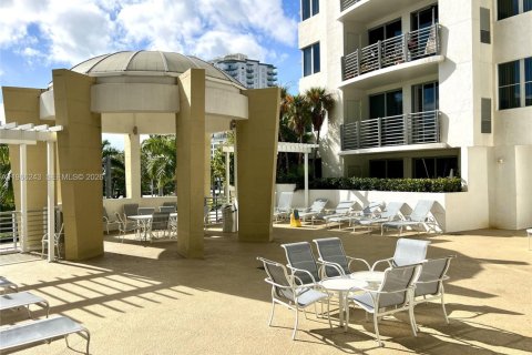 Condo in Hollywood, Florida, 2 bedrooms  № 2044502 - photo 16