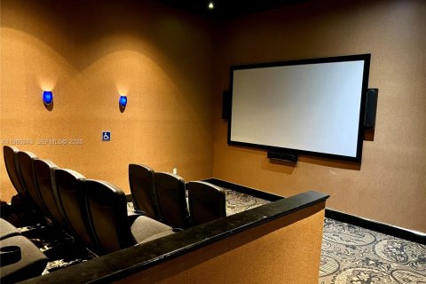 Condo in Hollywood, Florida, 2 bedrooms  № 2044502 - photo 22