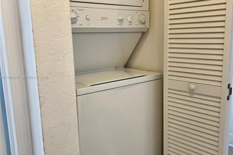 Condo in Hollywood, Florida, 2 bedrooms  № 2044502 - photo 12