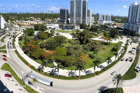 Condo in Hollywood, Florida, 2 bedrooms  № 2044502 - photo 3