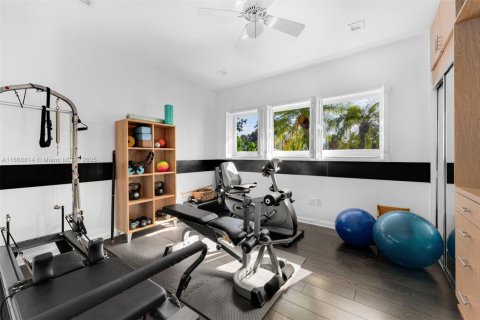 House in Surfside, Florida 6 bedrooms, 509.57 sq.m. № 1438552 - photo 19