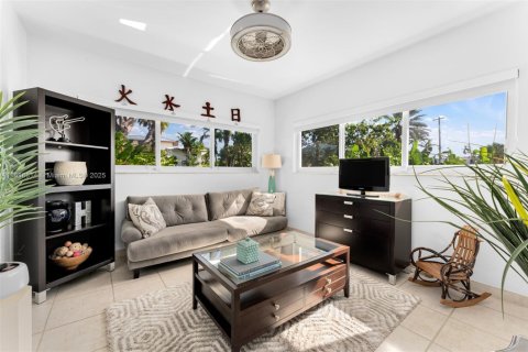 House in Surfside, Florida 6 bedrooms, 509.57 sq.m. № 1438552 - photo 21