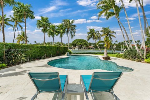 House in Surfside, Florida 6 bedrooms, 509.57 sq.m. № 1438552 - photo 5