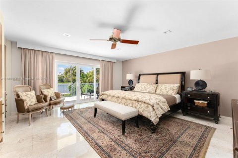 House in Surfside, Florida 6 bedrooms, 509.57 sq.m. № 1438552 - photo 24