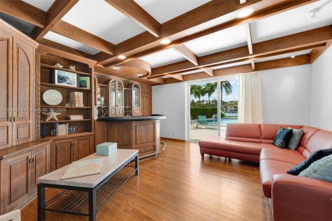 House in Surfside, Florida 6 bedrooms, 509.57 sq.m. № 1438552 - photo 20