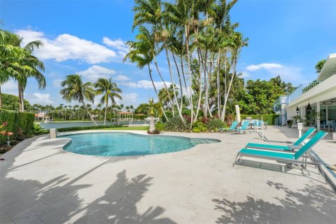 House in Surfside, Florida 6 bedrooms, 509.57 sq.m. № 1438552 - photo 7