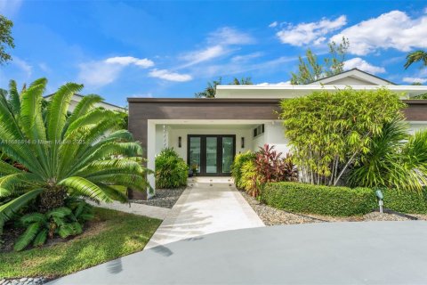 House in Surfside, Florida 6 bedrooms, 509.57 sq.m. № 1438552 - photo 25