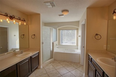 House in Winter Garden, Florida 4 bedrooms, 235.23 sq.m. № 1912321 - photo 16