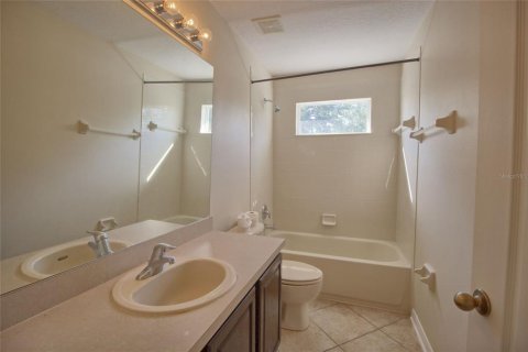 House in Winter Garden, Florida 4 bedrooms, 235.23 sq.m. № 1912321 - photo 12