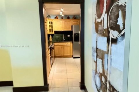 Condo in Miami Beach, Florida, 2 bedrooms  № 1796440 - photo 20