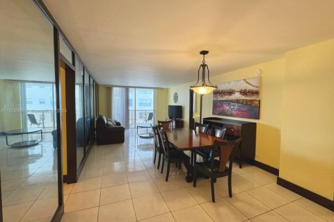 Condo in Miami Beach, Florida, 2 bedrooms  № 1796440 - photo 19