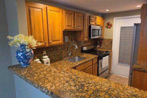 Condo in Deerfield Beach, Florida, 2 bedrooms  № 2382913 - photo 9