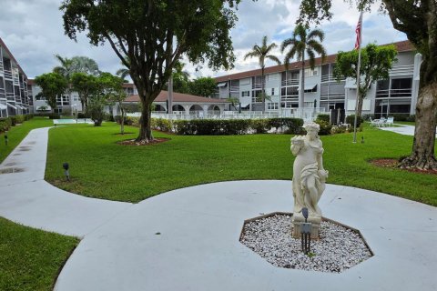 Condo in Deerfield Beach, Florida, 2 bedrooms  № 2382913 - photo 24
