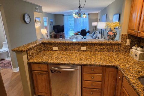 Condo in Deerfield Beach, Florida, 2 bedrooms  № 2382913 - photo 12