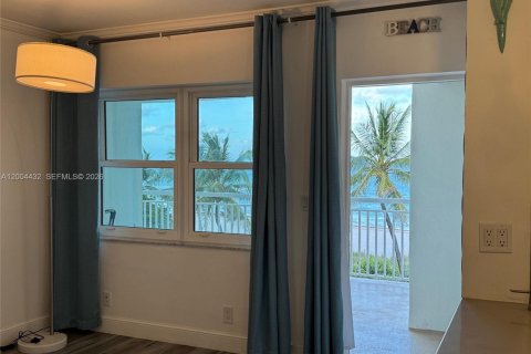 Condo in Hollywood, Florida, 2 bedrooms  № 2068598