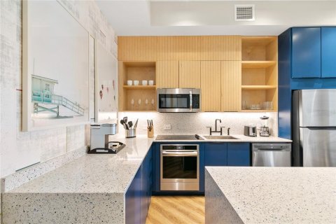 Condo in Kissimmee, Florida, 2 bedrooms  № 2393396 - photo 2