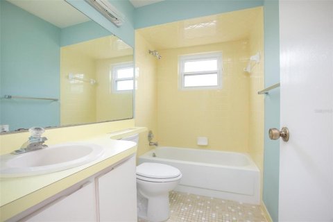 House in Deltona, Florida 3 bedrooms, 182.09 sq.m. № 1680129 - photo 16