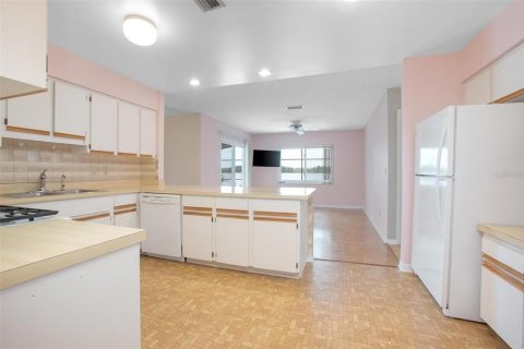 House in Deltona, Florida 3 bedrooms, 182.09 sq.m. № 1680129 - photo 8