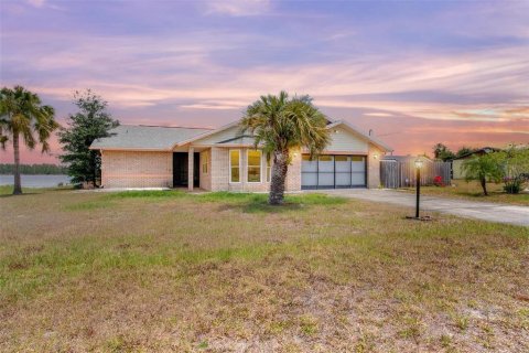 House in Deltona, Florida 3 bedrooms, 182.09 sq.m. № 1680129 - photo 1