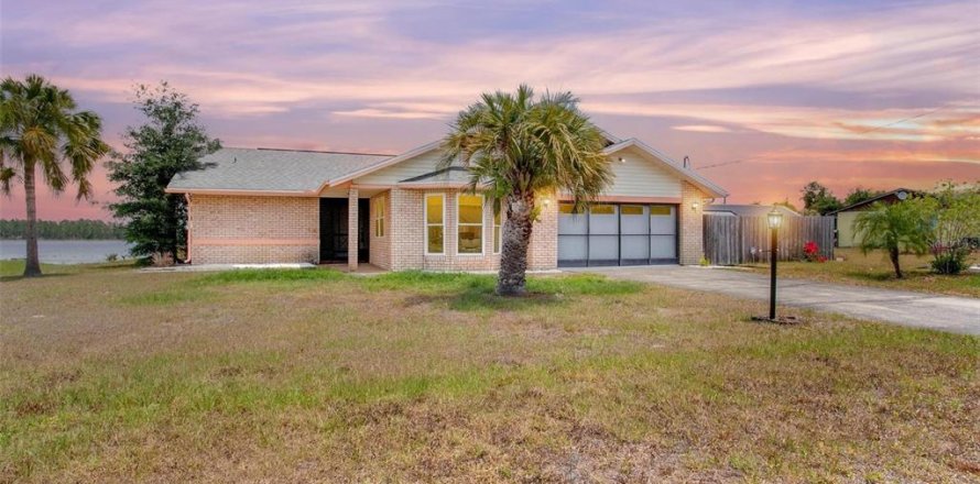 Casa en Deltona, Florida 3 dormitorios, 182.09 m2 № 1680129