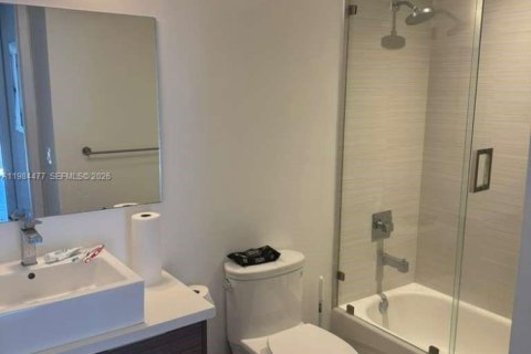 Condominio en alquiler en Miami, Florida, 1 dormitorio, 91.04 m2 № 2045694 - foto 9