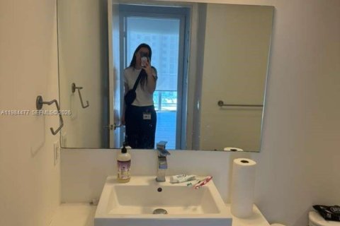 Condominio en alquiler en Miami, Florida, 1 dormitorio, 91.04 m2 № 2045694 - foto 14