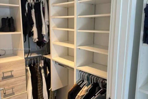 Condominio en alquiler en Miami, Florida, 1 dormitorio, 91.04 m2 № 2045694 - foto 17