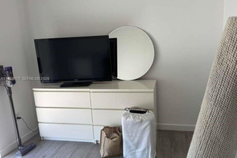 Condominio en alquiler en Miami, Florida, 1 dormitorio, 91.04 m2 № 2045694 - foto 11