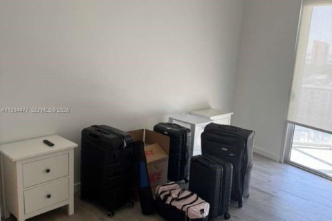 Condominio en alquiler en Miami, Florida, 1 dormitorio, 91.04 m2 № 2045694 - foto 12
