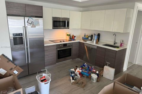 Condominio en alquiler en Miami, Florida, 1 dormitorio, 91.04 m2 № 2045694 - foto 6