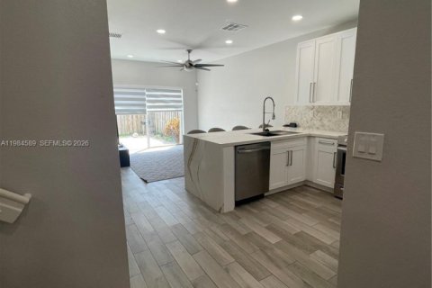 Adosado en venta en Cutler Bay, Florida, 4 dormitorios, 159.05 m2 № 2254957 - foto 4