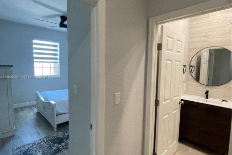 Adosado en venta en Cutler Bay, Florida, 4 dormitorios, 159.05 m2 № 2254957 - foto 17
