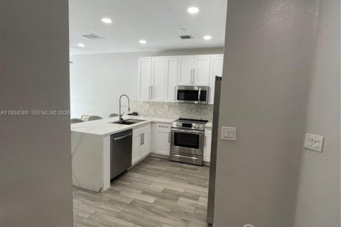 Adosado en venta en Cutler Bay, Florida, 4 dormitorios, 159.05 m2 № 2254957 - foto 8