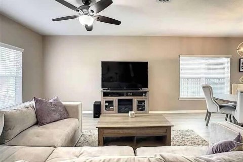 House in Winter Garden, Florida 5 bedrooms, 205.5 sq.m. № 1808210 - photo 4