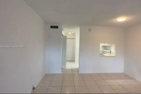 Studio à Condo à Miami Gardens, Floride  № 2089016